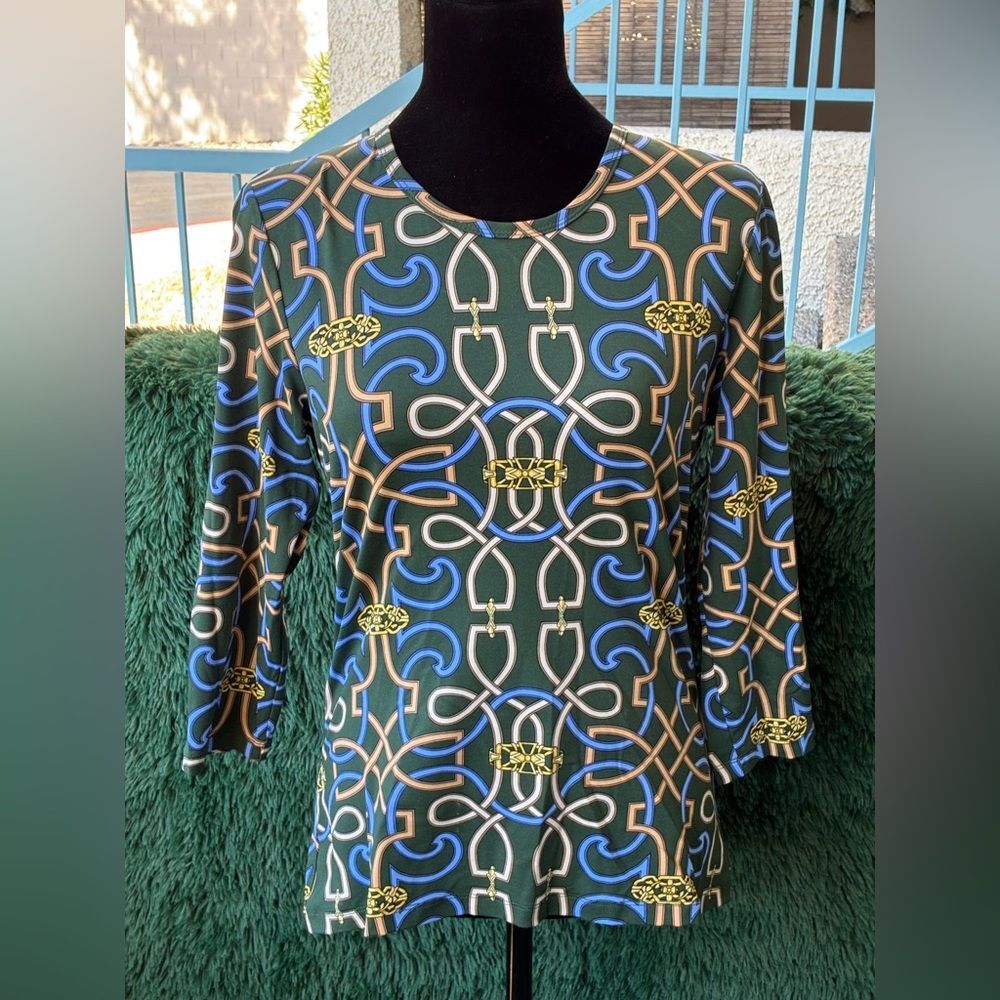 J. McLaughlin Medium Signature Catalina Cloth Green Equestrian Print T Shirt